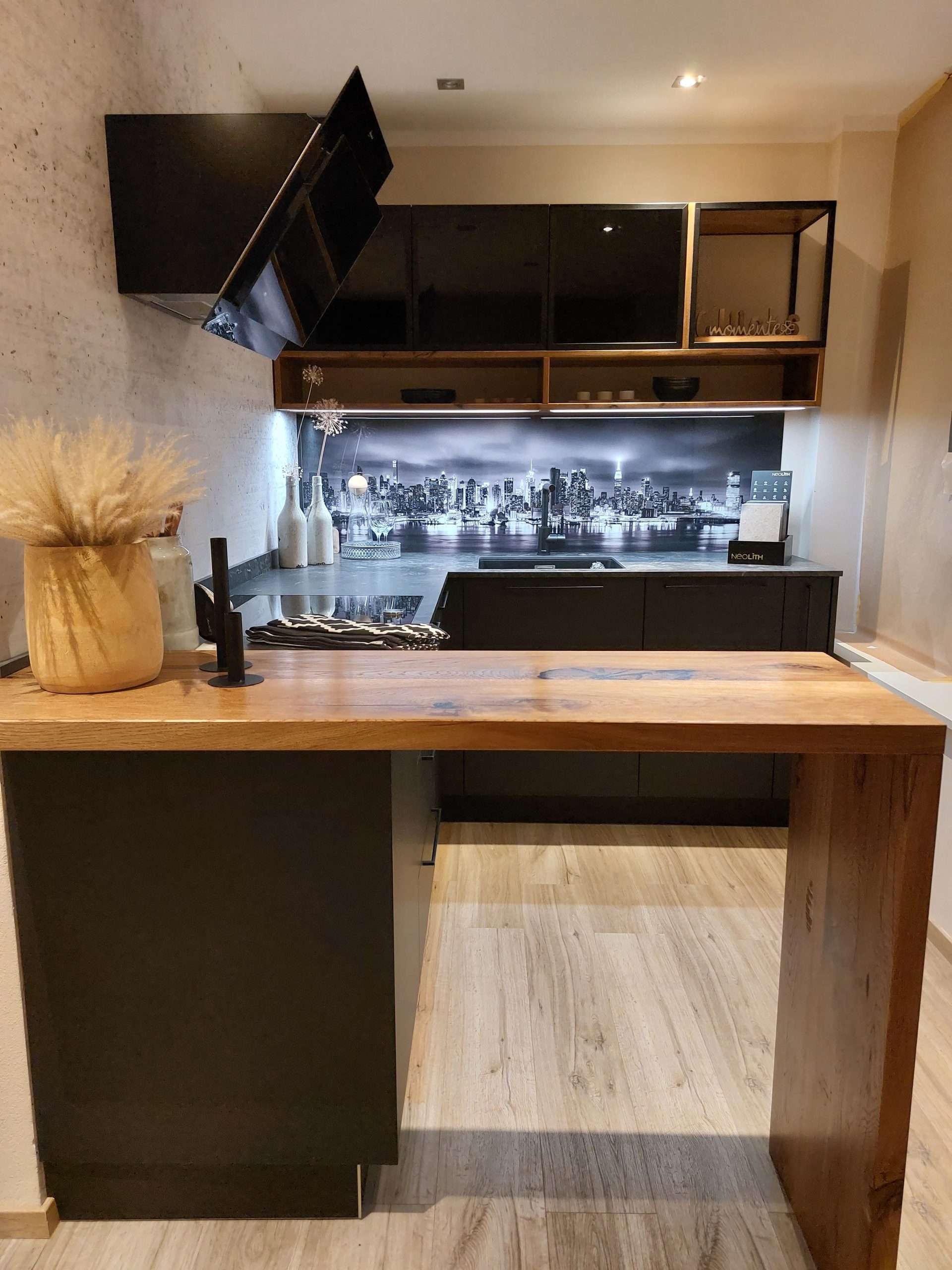 Ausstellungsküche mit Bartresen — Holzdesign Grünwald