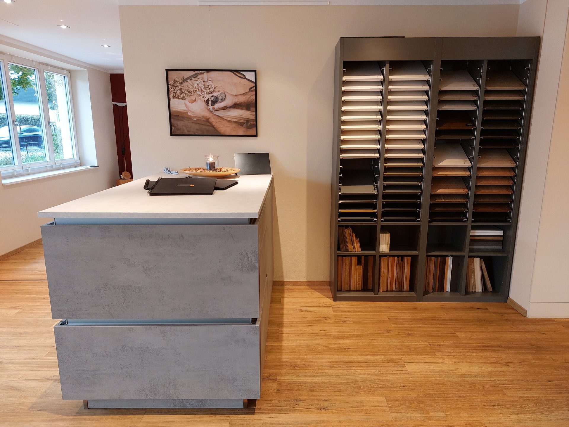 Materialauswahl und Muster in der Ausstellung — Holzdesign Grünwald Dinkelscherben